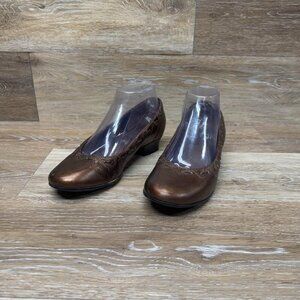 Clarks Bronze Leather Low Heel Pumps Women's Size 6